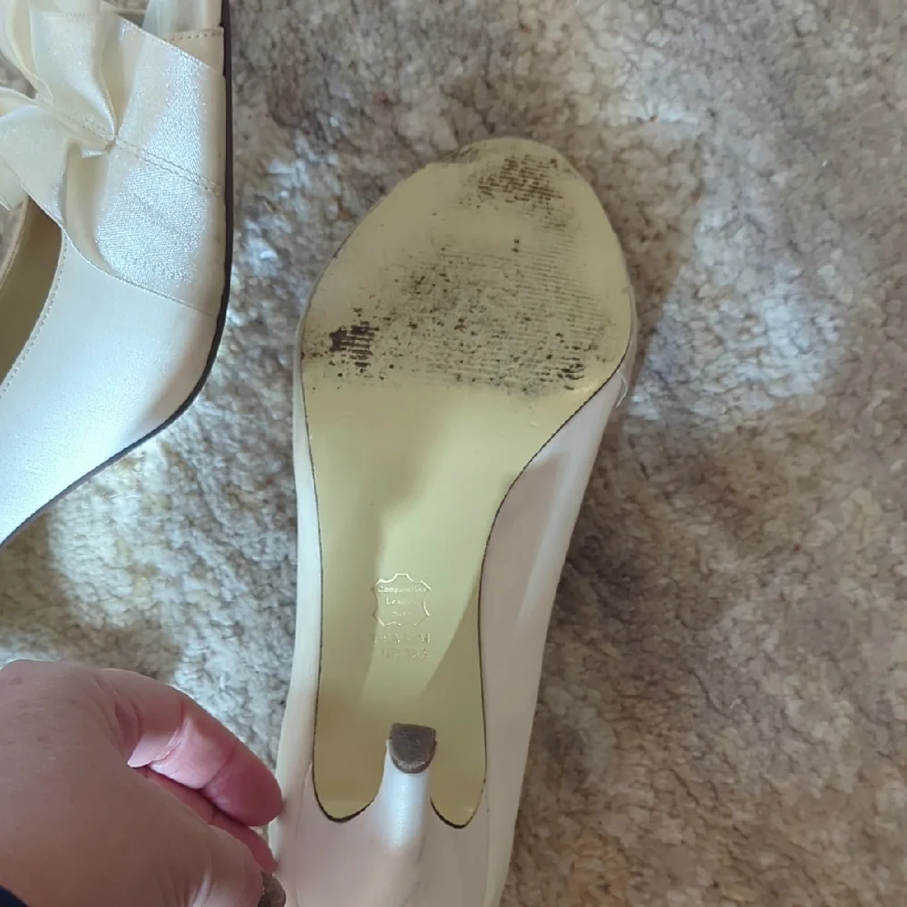 Vintage Nina Ivory Heels with Elegant Ruffle. Lovingly Pre-owned. As Is.